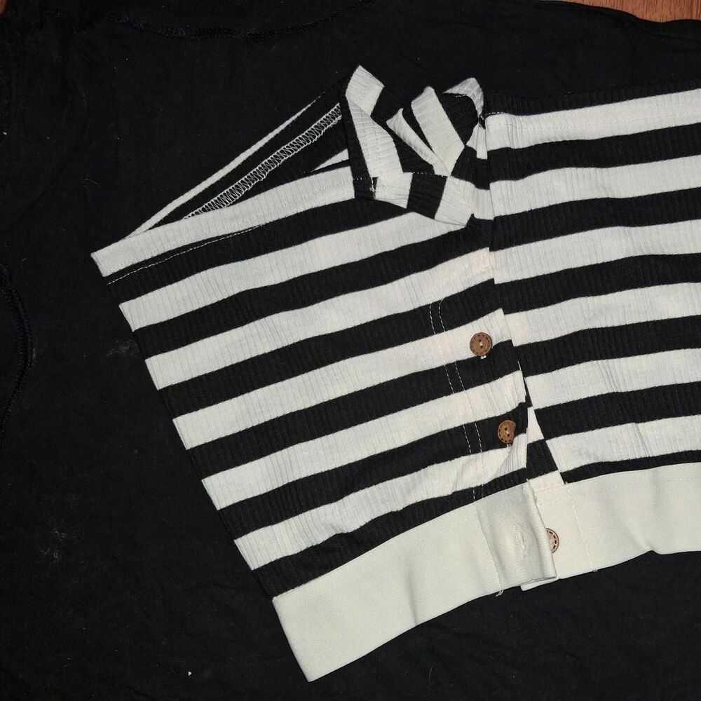 Reebok Women's Black and White Shirt
